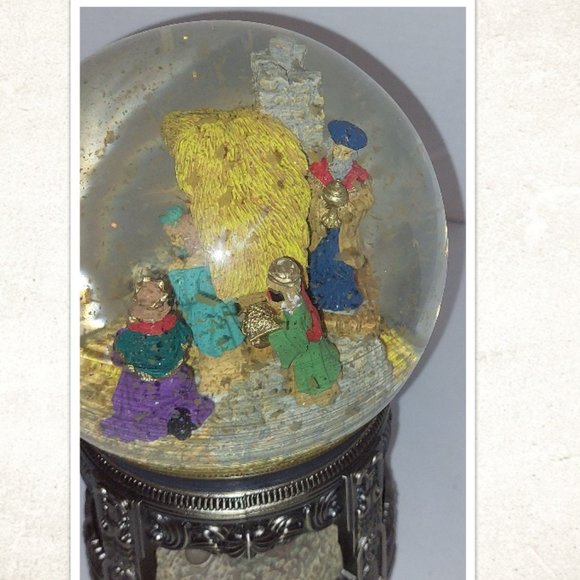 Traditions Nativity Scene Musical Water Globe With Revolving Base - Picture 5 of 6